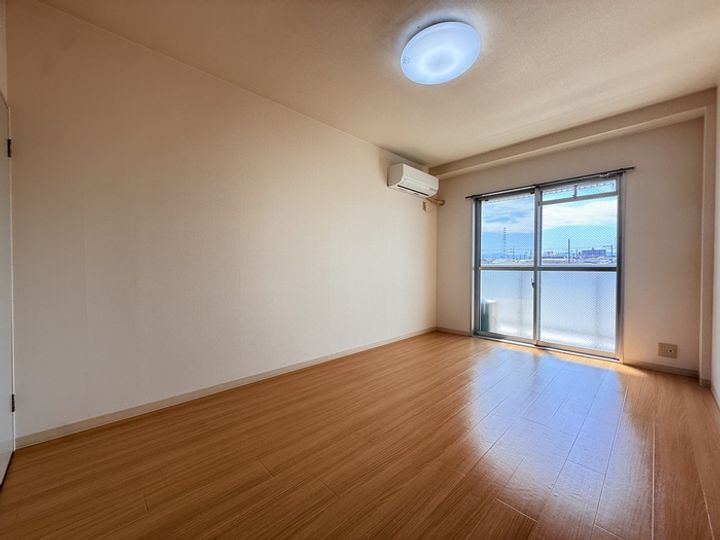 シ-ライフ ニシの居間