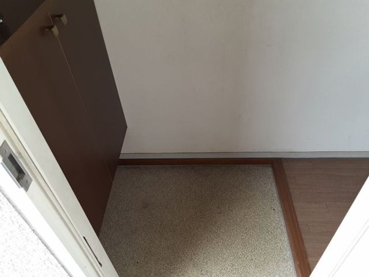 高成マンションCの玄関