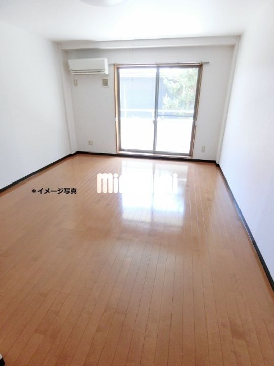 メリッサ原田の居間