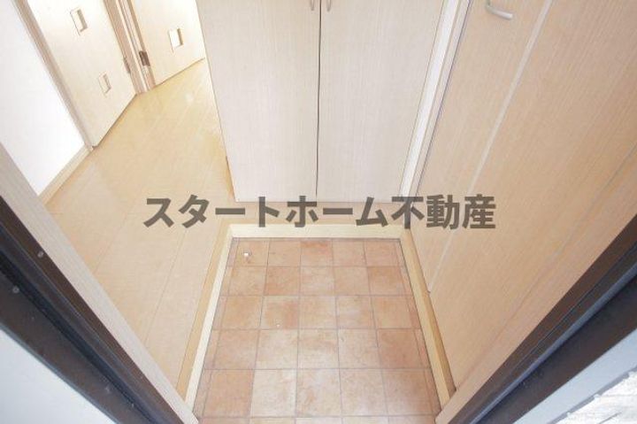 アクシス南島田Dの玄関