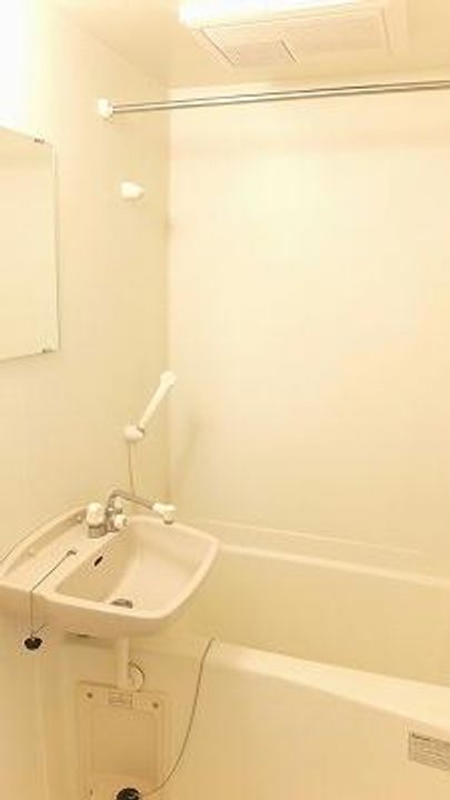 レオパレスレ・カトルーユの風呂