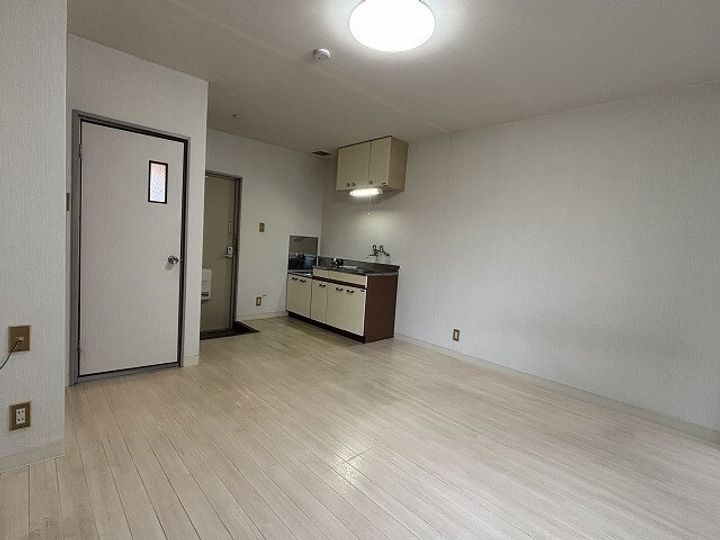 ハイツ辰新の居間