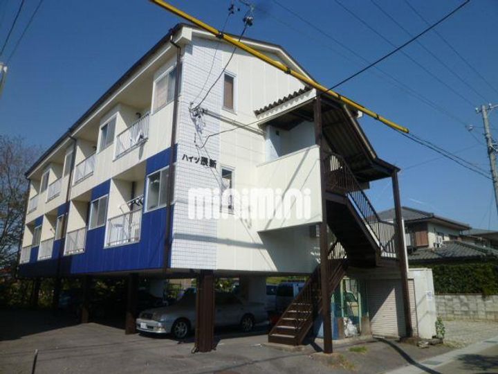 ハイツ辰新の外観