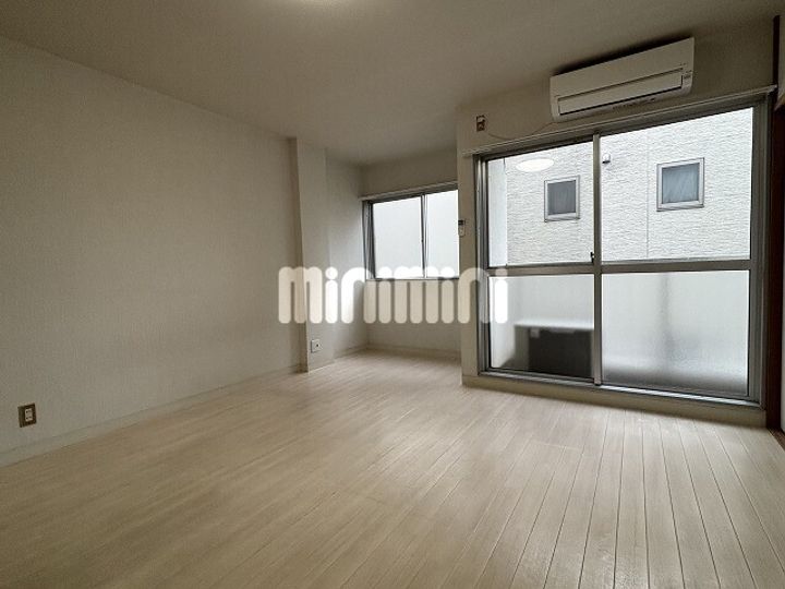 ハイツ辰新の居間