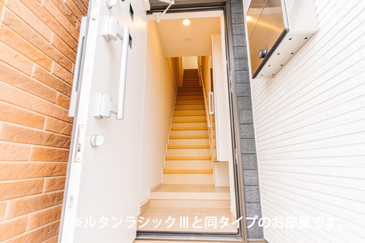 グラース・メゾンの玄関