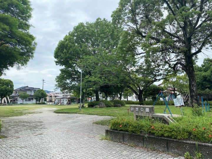 グラース・メゾンの周辺