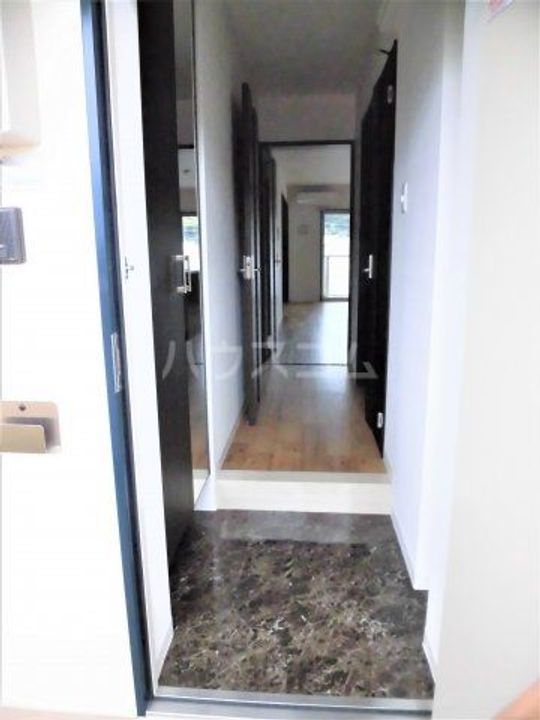 アルベルク河原の玄関