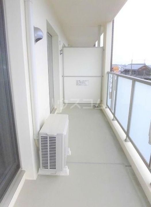 アルベルク河原の内装