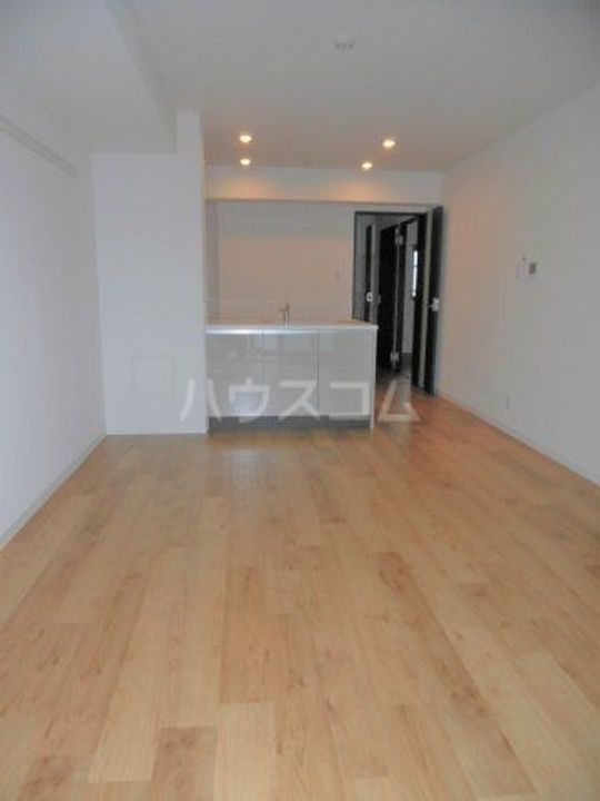 アルベルク河原の居間