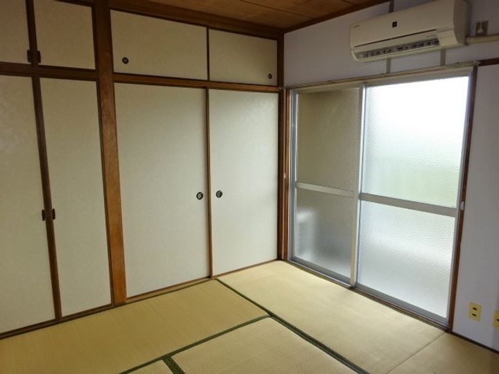 藤マンションの居間