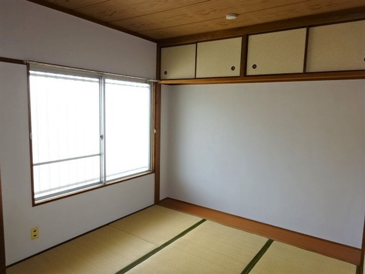 藤マンションの居間