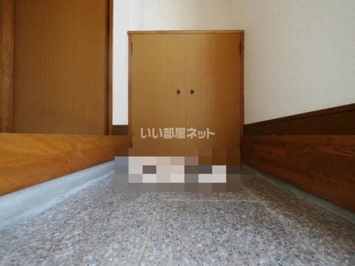 西久保コーポ5の玄関