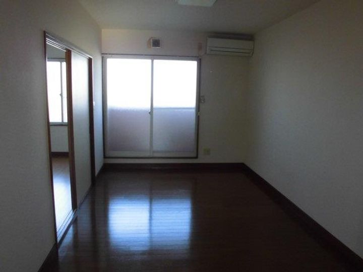 フレンドハウス友和Bの居間