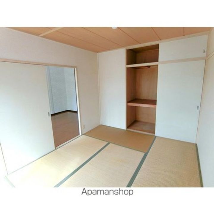 シャトルチグサ A棟の居間