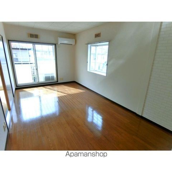シャトルチグサ A棟の居間