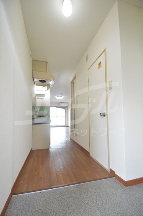 サンウイング南森町の玄関