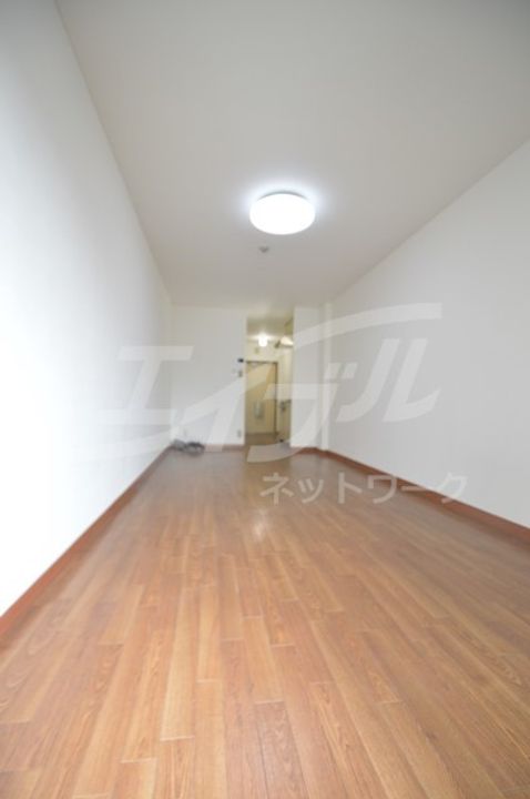 サンウイング南森町の居間