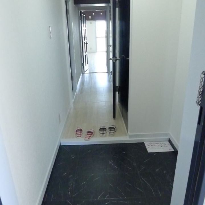 ドエルウエストの玄関