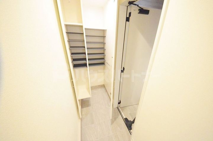 HIKARI EASTの玄関