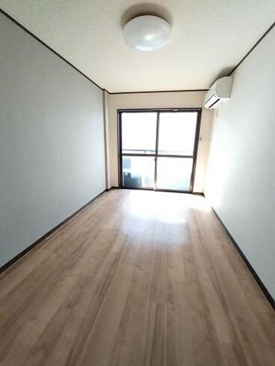 シャルマン瀬崎の居間