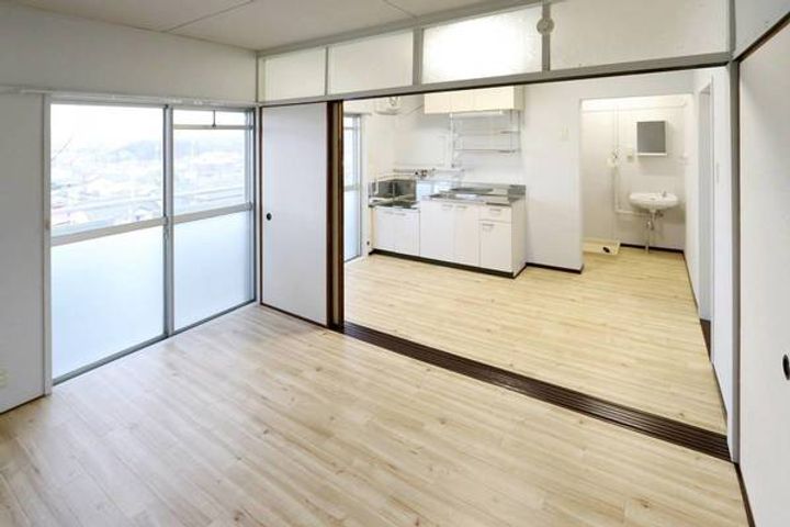 福島県本宮市本宮字兼谷平(マンション)の賃貸物件の居間