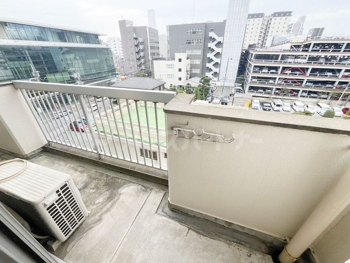 渋谷ビルの玄関