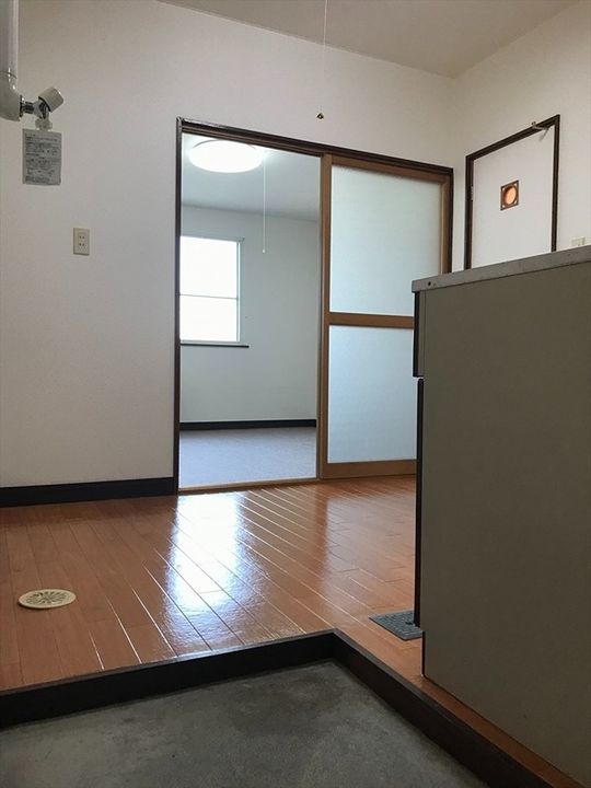 富野ハイツの玄関