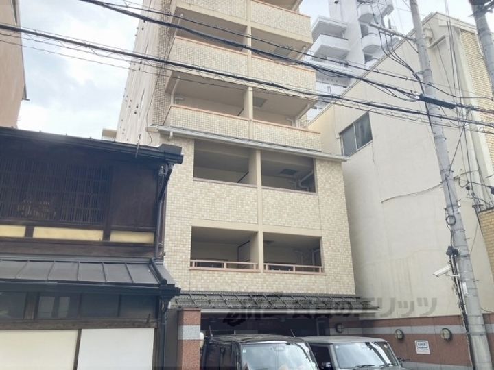 ビレイユ真英烏丸五条の外観