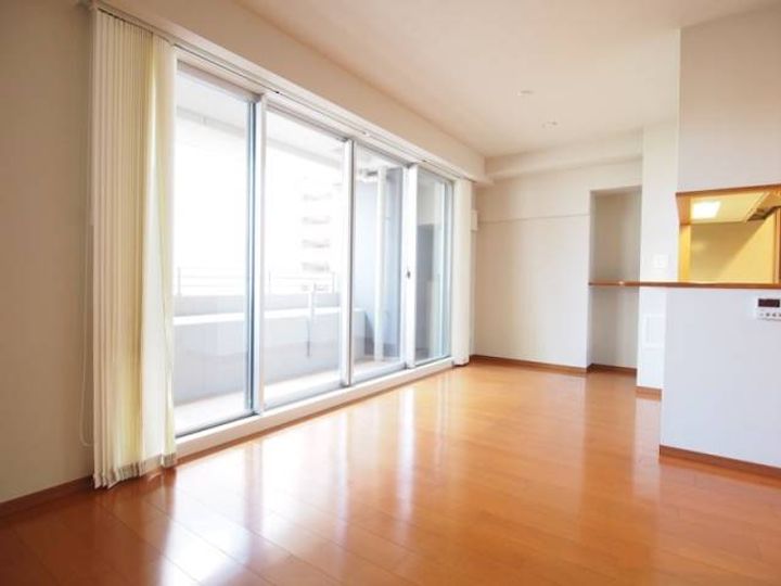 プラウド大津におの浜の居間