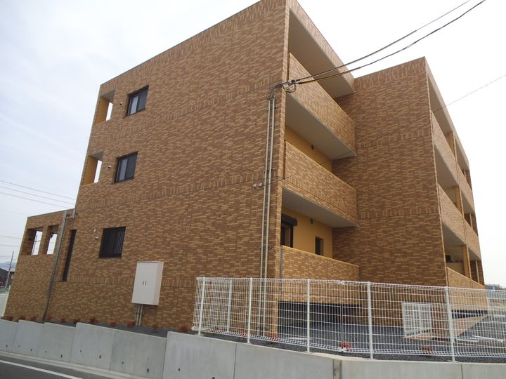 京都府木津川市城山台10(マンション)の賃貸物件の外観