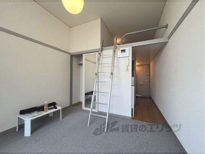 レオパレスハートピア15の居間