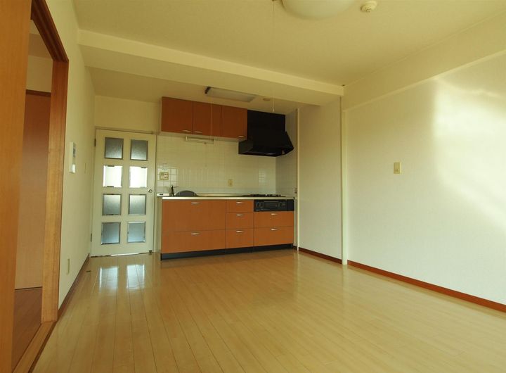 マンション桜の居間