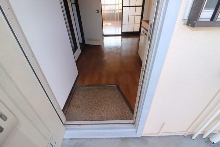 ハイツ光 C棟の玄関