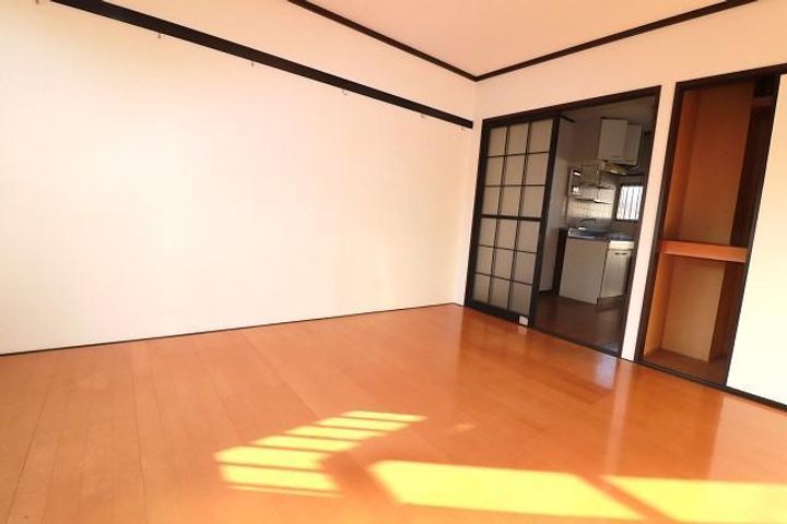 ハイツ光 C棟の居間