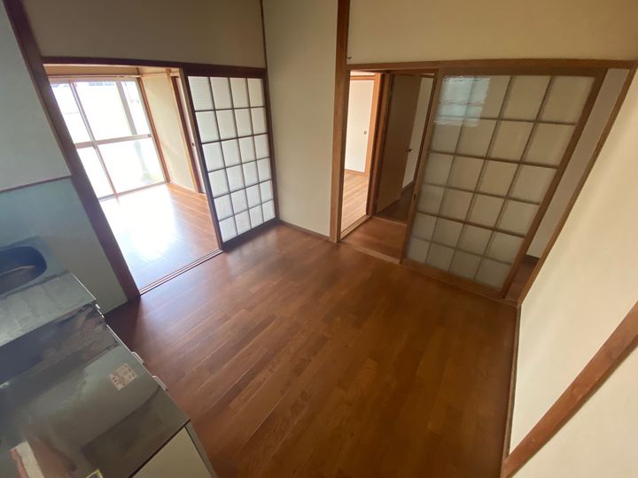 田平アパートの居間