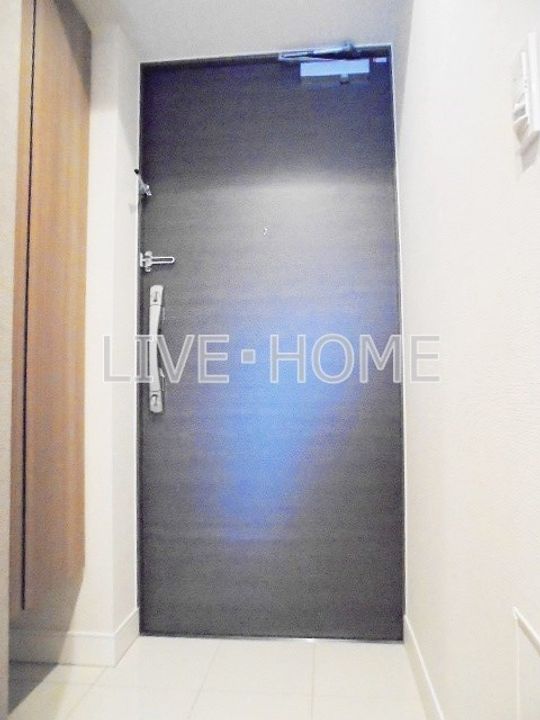 東京都中野区中央1(マンション)の賃貸物件の玄関