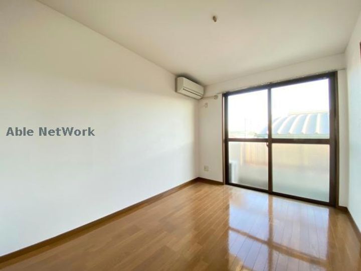 ハイデンス磯部IIの居間