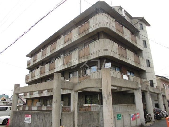 ルミエール嵯峨野の外観