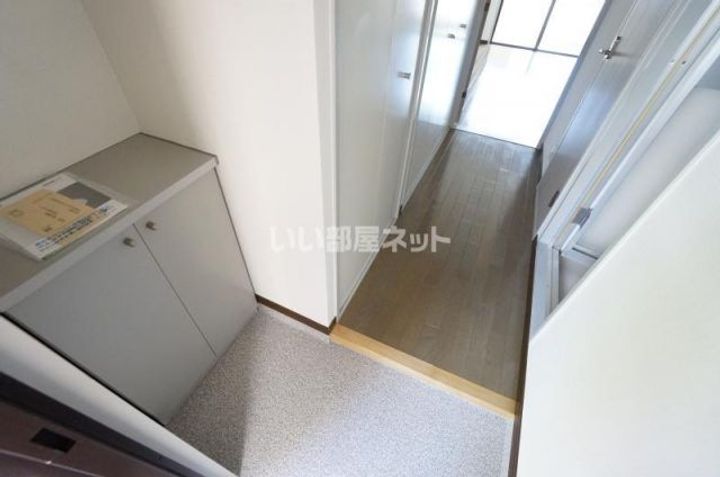 大阪府高槻市古曽部町2(マンション)の賃貸物件の玄関