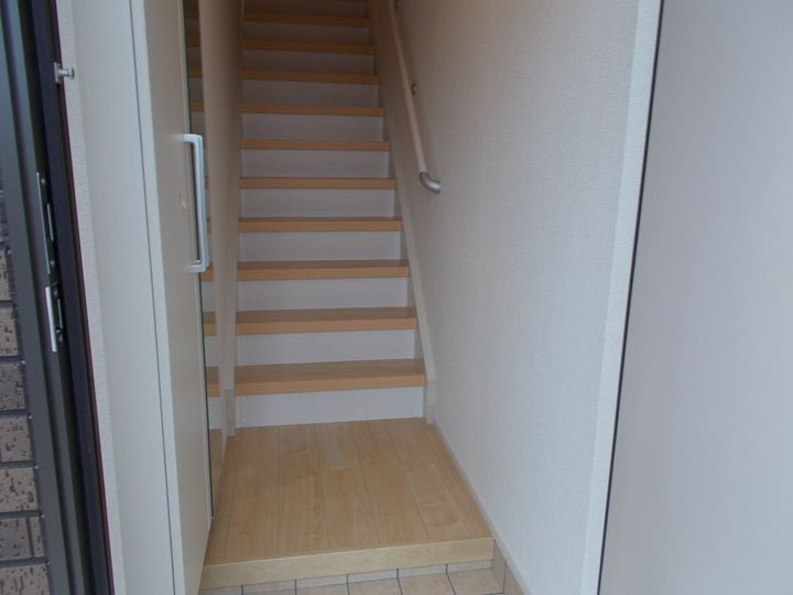 滋賀県甲賀市水口町新町2(アパート)の賃貸物件の玄関