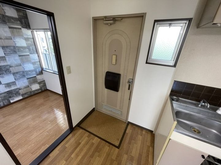 コーポ石田の玄関