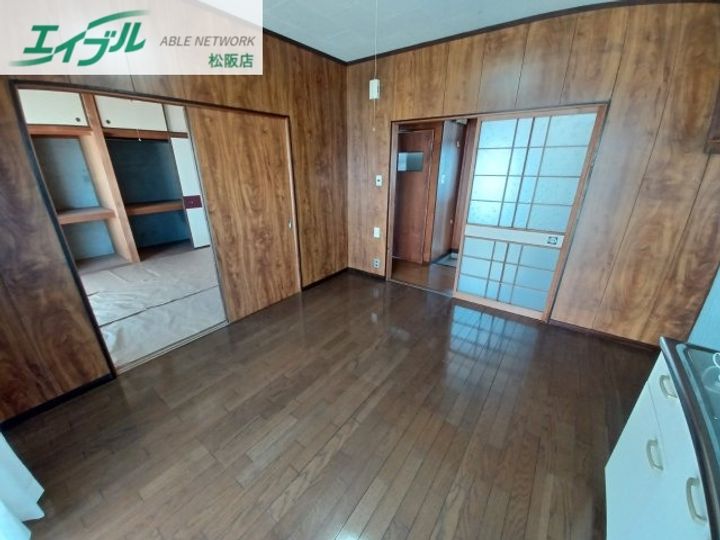 横井マンションの居間