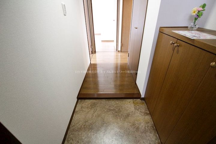 異人池コートの玄関