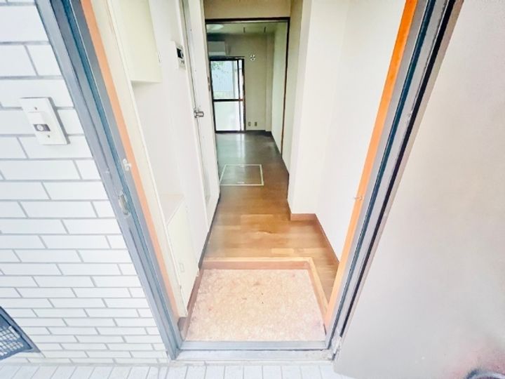 東京都中野区中野1(マンション)の賃貸物件の玄関