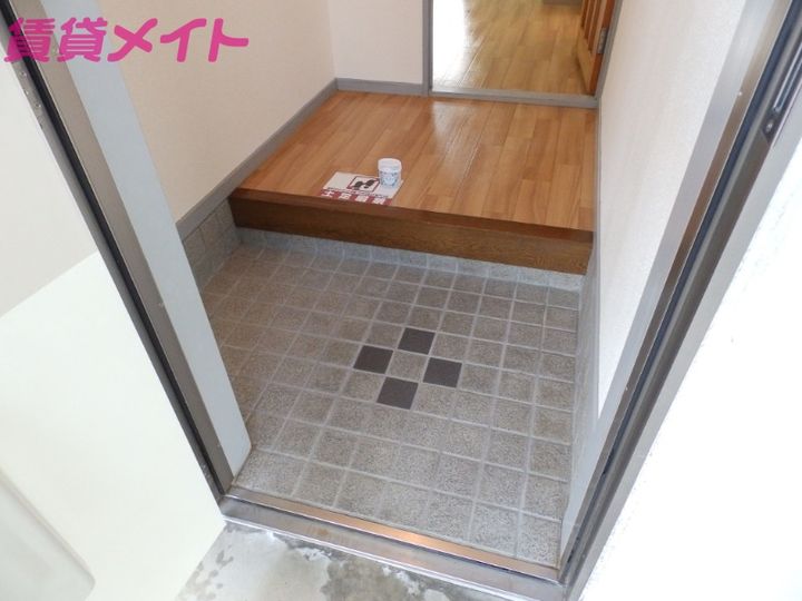 フォレストえつ葉の玄関