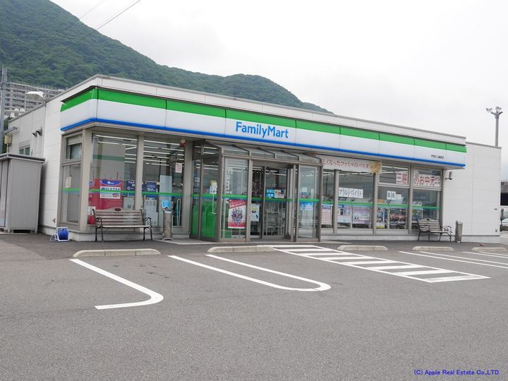 エスカーザの周辺