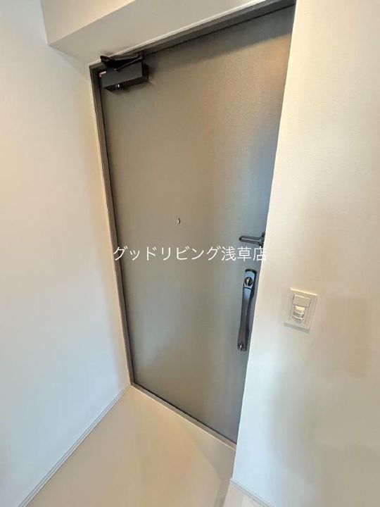 ブランシエスタ浅草雷門の玄関