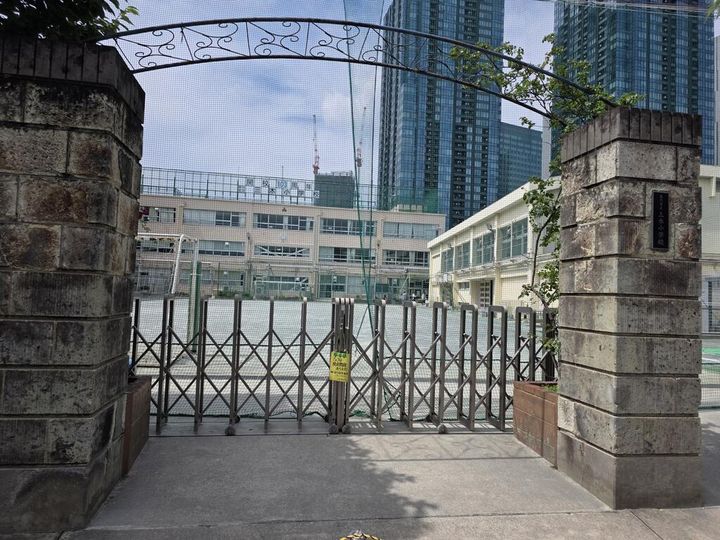 セイズ百反の周辺