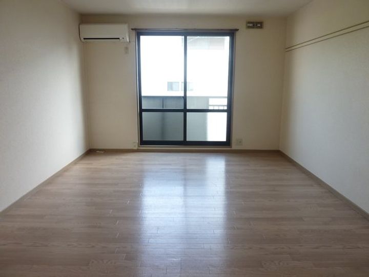 パナハイツ諏訪の居間