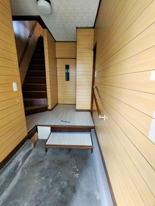 大阪府大東市赤井1(一戸建)の賃貸物件の玄関